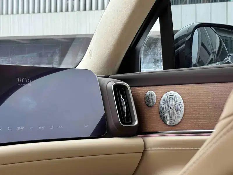 Wenjie M9 2024 Ultra Range Extended 6-Seater — миниатюра 8
