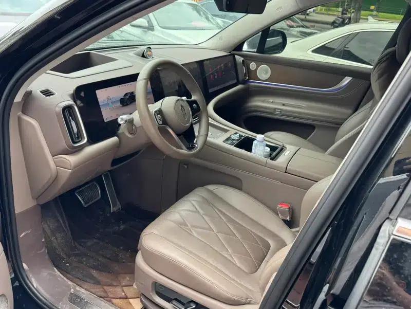 Wenjie M9 2024 Extended Range Ultra 5-Seater — миниатюра 8