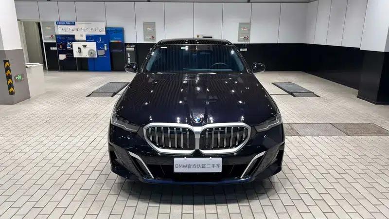 2024 BMW 5 Series 530Li Leading Edition M Sport Package — миниатюра 2