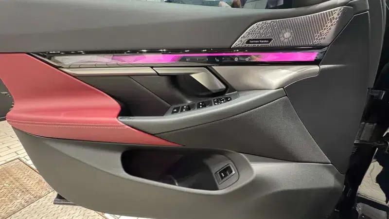 2024 BMW 5 Series 530Li Leading Edition M Sport Package — миниатюра 11