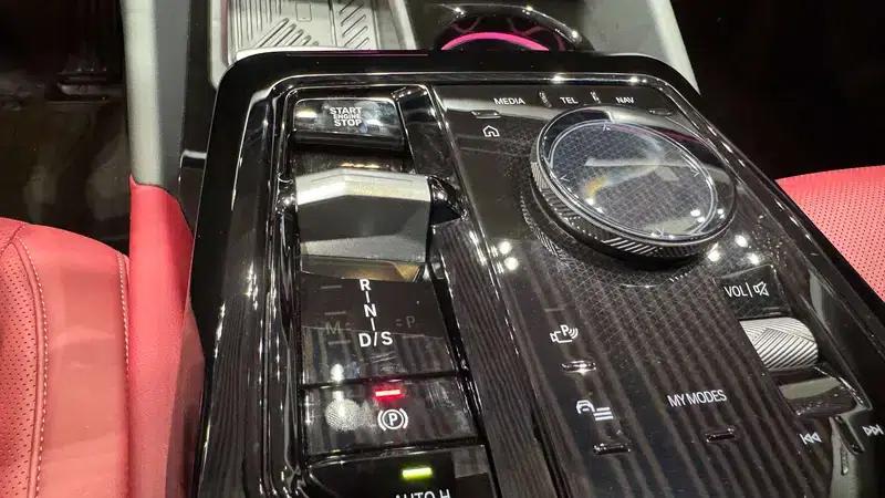 2024 BMW 5 Series 530Li Leading Edition M Sport Package — миниатюра 17