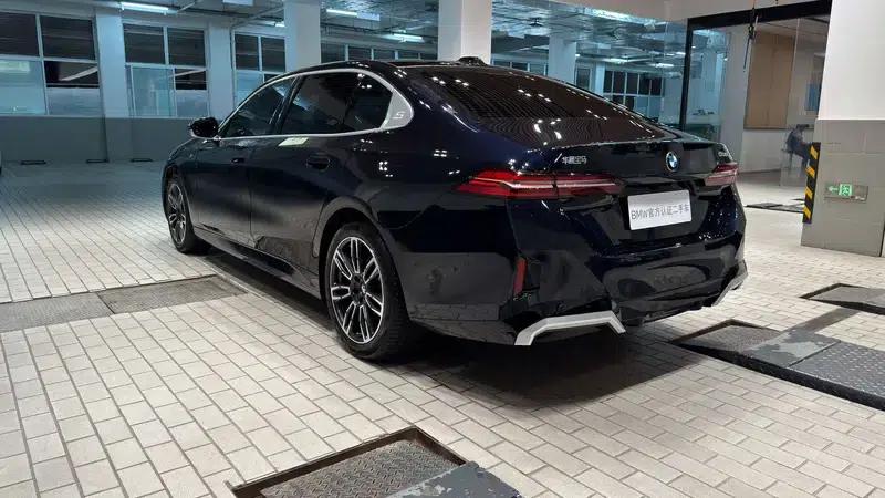 2024 BMW 5 Series 530Li Leading Edition M Sport Package — миниатюра 5