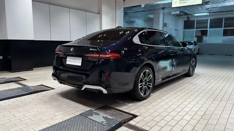2024 BMW 5 Series 530Li Leading Edition M Sport Package — миниатюра 7
