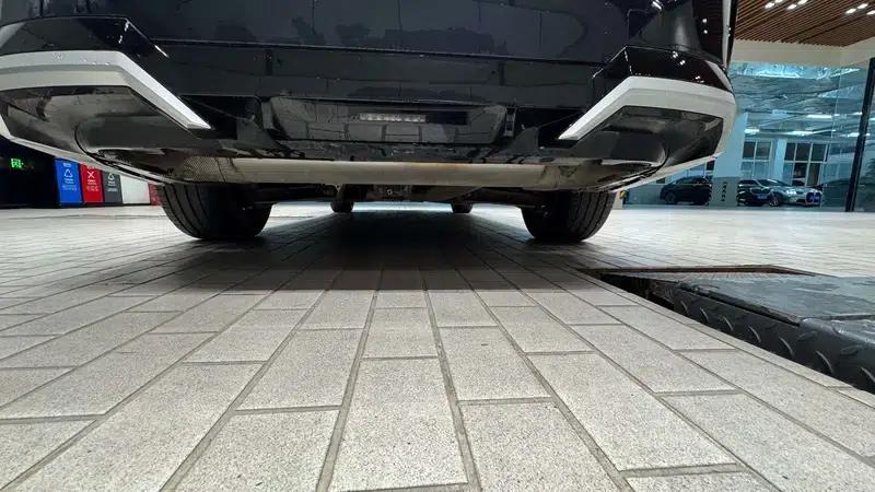 2024 BMW 5 Series 530Li Leading Edition M Sport Package — миниатюра 9