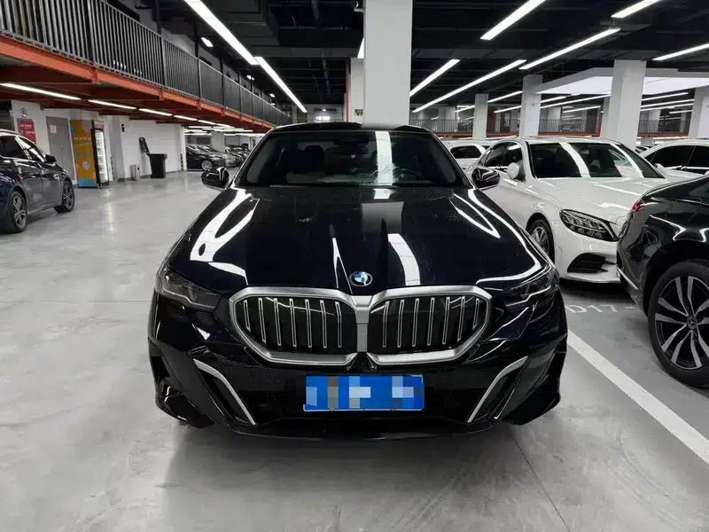 2024 BMW 5 Series 525Li M Sport Package — миниатюра 2