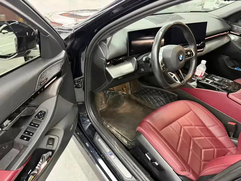 2024 BMW 5 Series 525Li M Sport Package — миниатюра 13