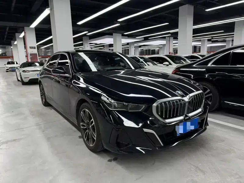 2024 BMW 5 Series 525Li M Sport Package — миниатюра 3