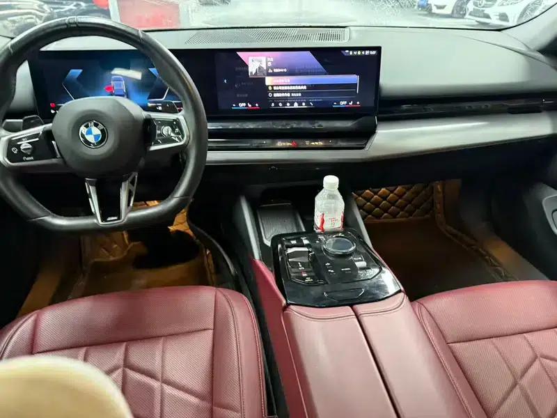 2024 BMW 5 Series 525Li M Sport Package — миниатюра 8