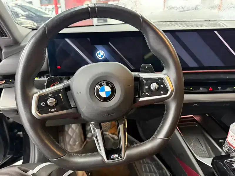 2024 BMW 5 Series 525Li M Sport Package — миниатюра 9