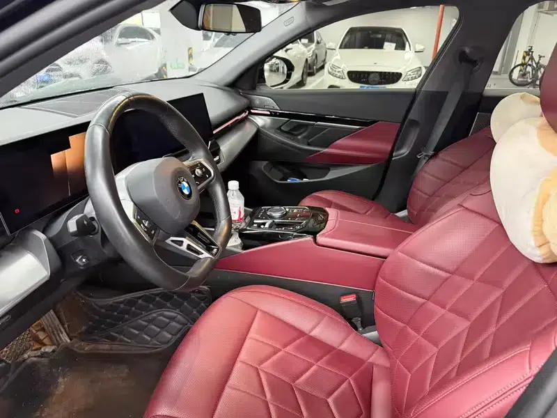 2024 BMW 5 Series 525Li M Sport Package — миниатюра 10