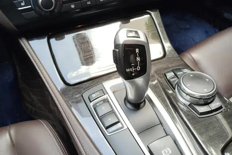 2017 BMW 5 Series 525Li Luxury Design Package — миниатюра 15