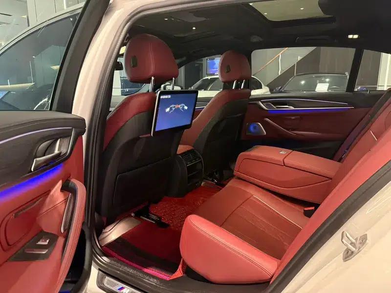 2021 BMW 5 Series 530Li Leading Edition M Sport Package — миниатюра 13