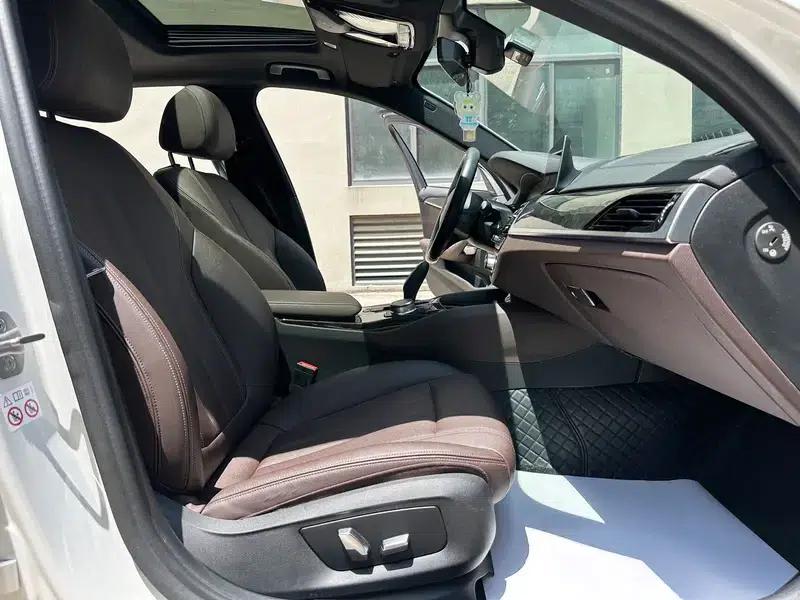 2019 BMW 5 Series 525Li M Sport Package — миниатюра 12