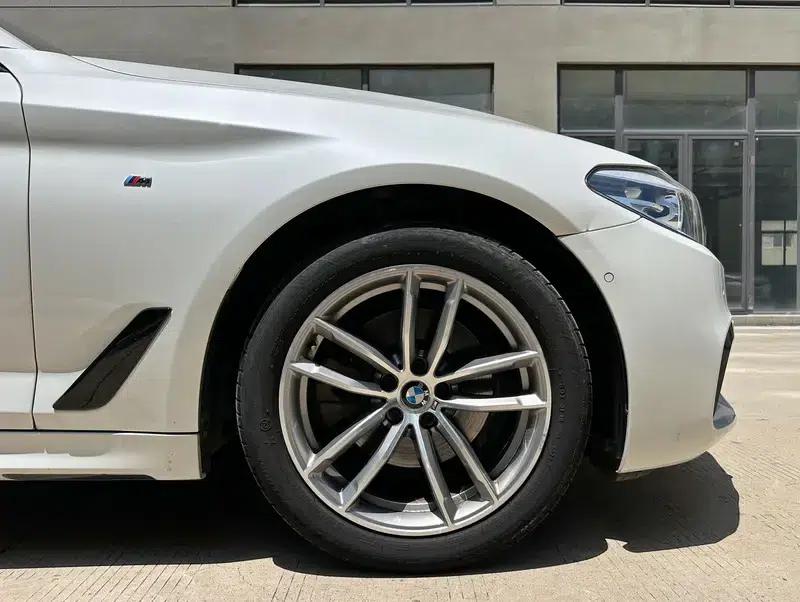 2019 BMW 5 Series 525Li M Sport Package — миниатюра 8