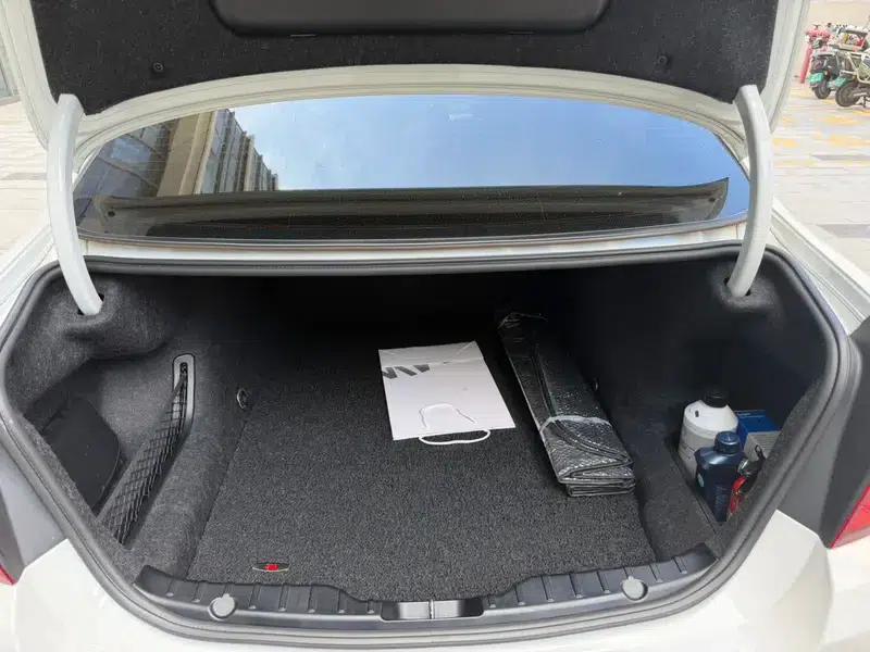 2014 BMW 5 Series 520Li Elegant Edition — миниатюра 16