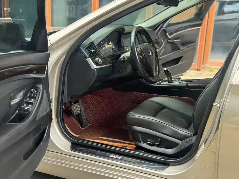 BMW 5 Series 2010 523Li Leading Edition — миниатюра 10