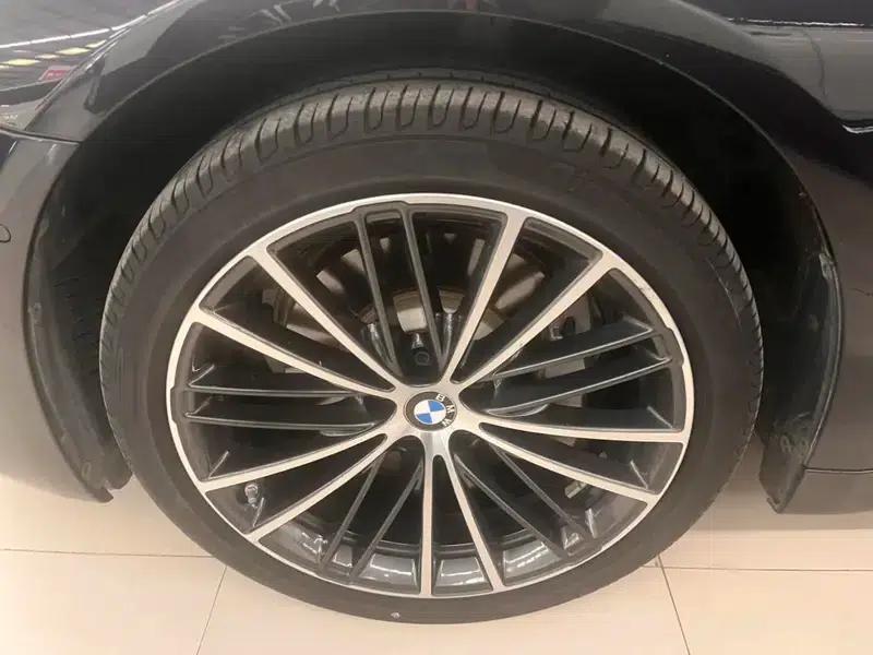2022 BMW 5 Series Facelift 530Li Leading Edition M Sport Package — миниатюра 8