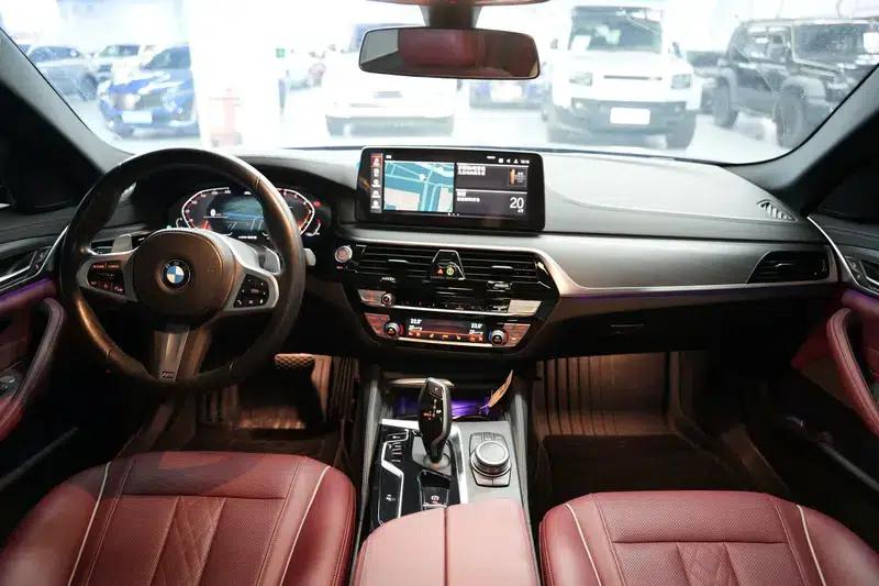 2022 BMW 5 Series Facelift 530Li Leading Edition M Sport Package — миниатюра 11