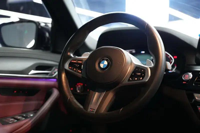 2022 BMW 5 Series Facelift 530Li Leading Edition M Sport Package — миниатюра 14