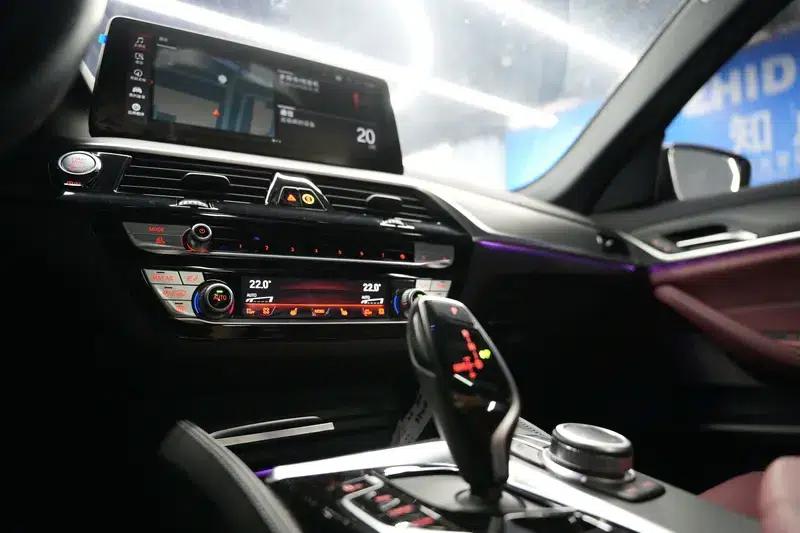2022 BMW 5 Series Facelift 530Li Leading Edition M Sport Package — миниатюра 21