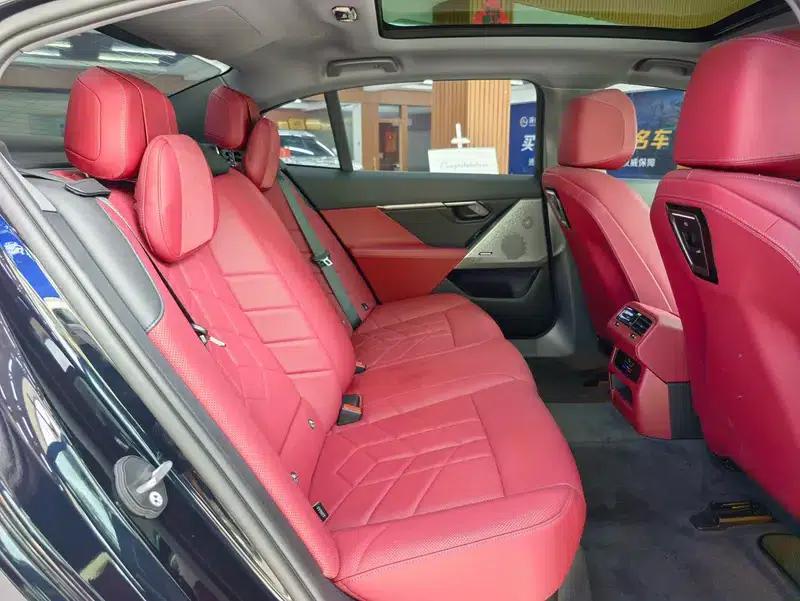 2025 BMW 5 Series 530Li Leading Edition M Sport Package — миниатюра 14