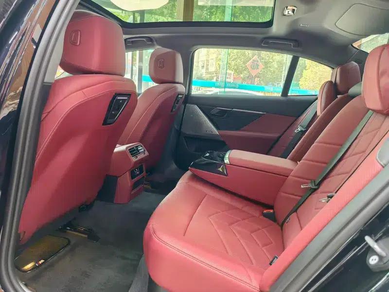 2025 BMW 5 Series 530Li Leading Edition M Sport Package — миниатюра 15