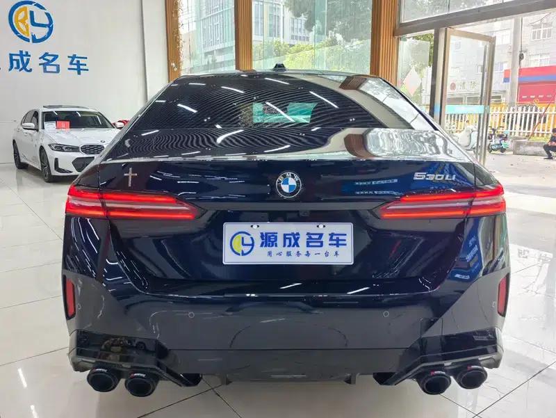 2025 BMW 5 Series 530Li Leading Edition M Sport Package — миниатюра 6