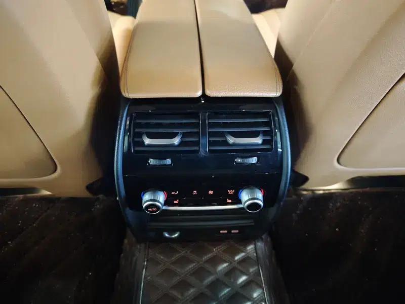 2020 BMW 5 Series 530Li Luxury M Sport Package — миниатюра 11