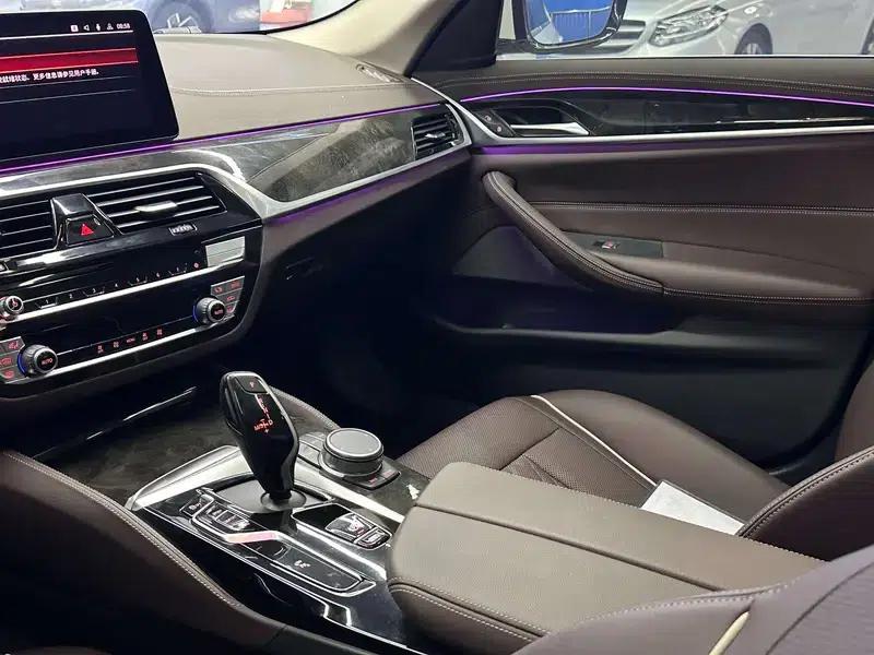 2021 BMW 5 Series 525Li Luxury Package — миниатюра 12