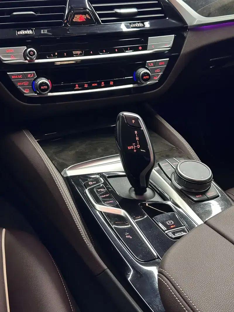2021 BMW 5 Series 525Li Luxury Package — миниатюра 24