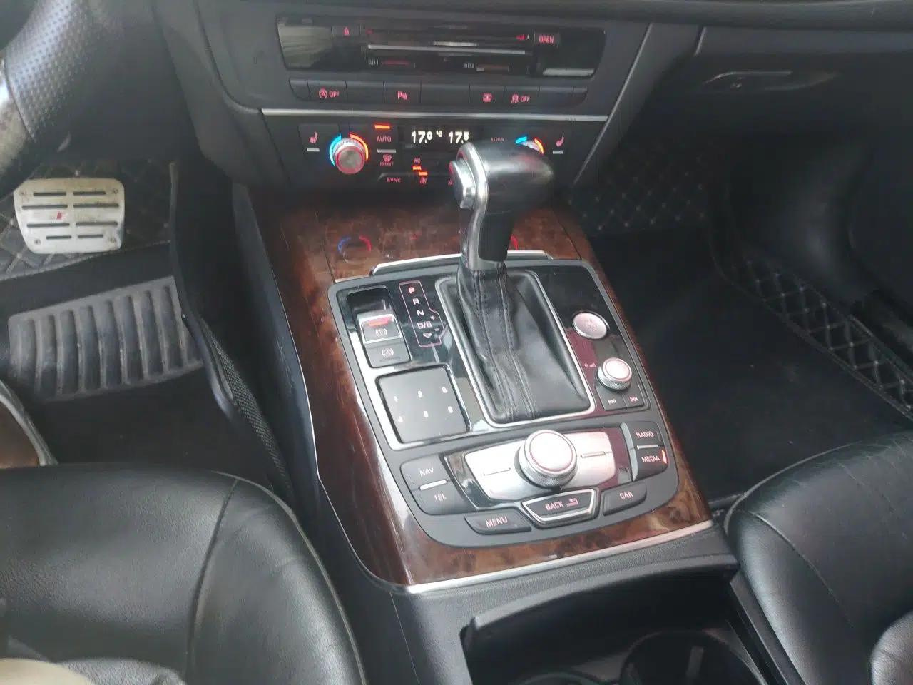 Audi A6L 2012 30 FSI Comfort Model — миниатюра 14