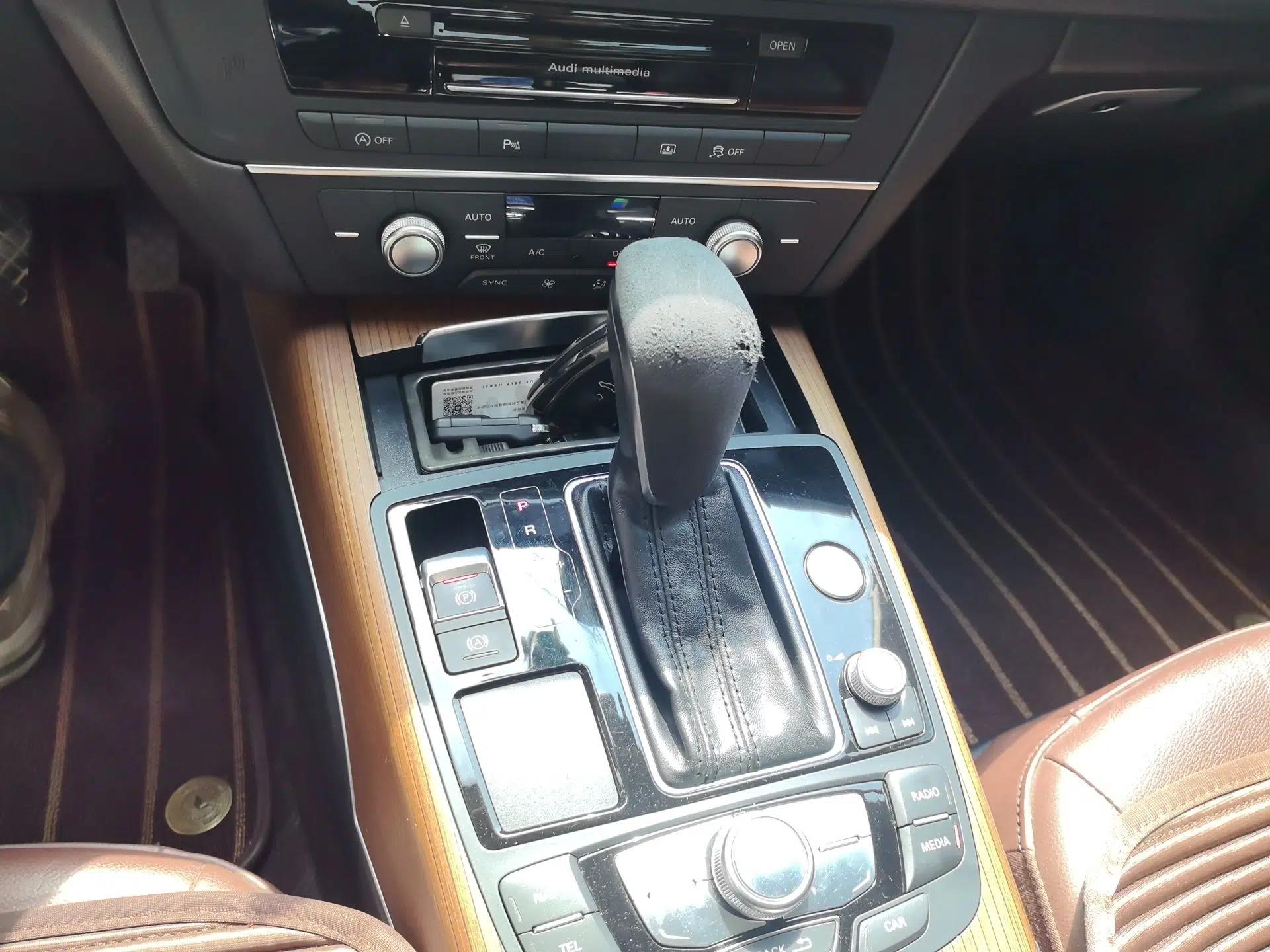 Audi A6L 2018 30th Anniversary Edition 30 FSI Style Model — миниатюра 14