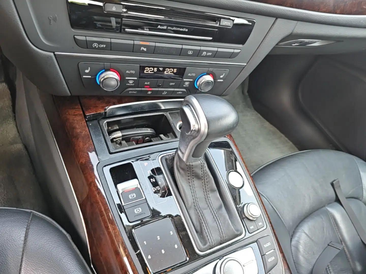 Audi A6L 2015 30 FSI Millionth Anniversary Comfort Model — миниатюра 16