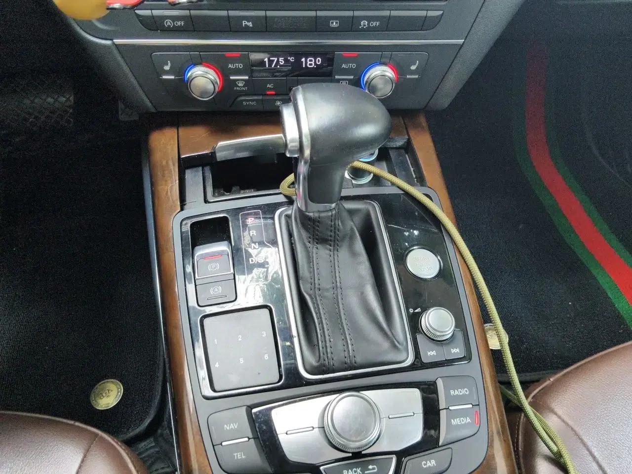 Audi A6L 2012 30 FSI Comfort Model — миниатюра 14