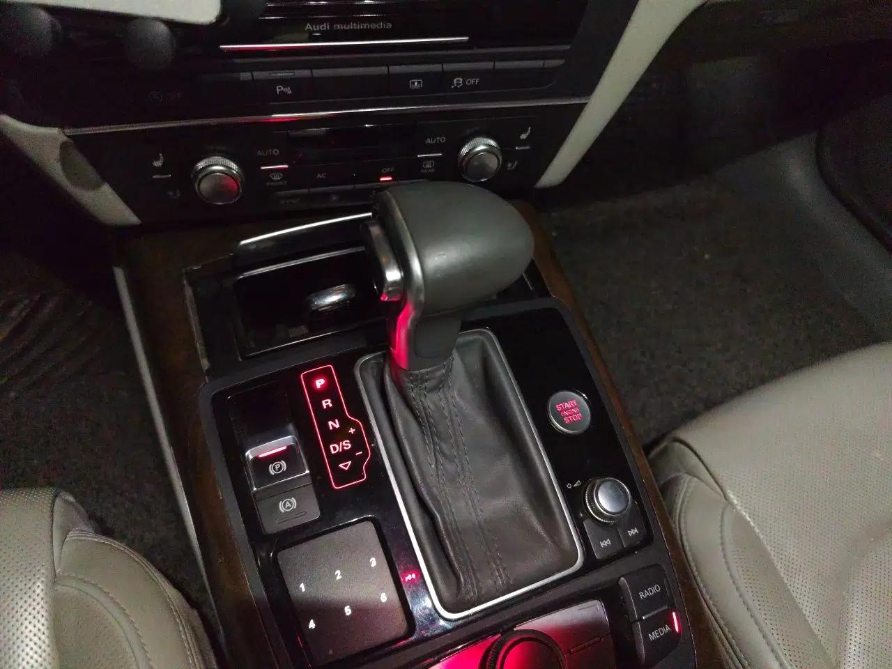 Audi A6L 2012 50 TFSI quattro Luxury Model — миниатюра 14