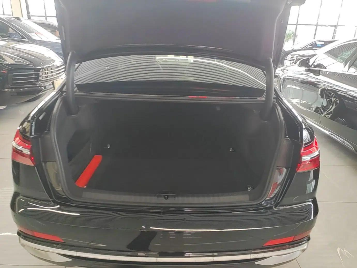 Audi A6L 2023 40 TFSI Luxury Dynamic Model — миниатюра 27