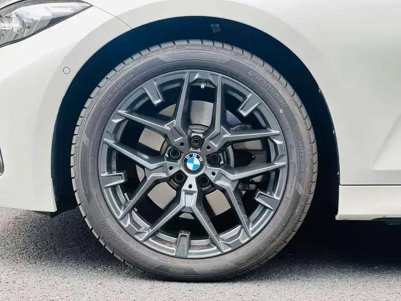 2026 BMW 3 Series 330Li M Sport Shadow Edition — миниатюра 6