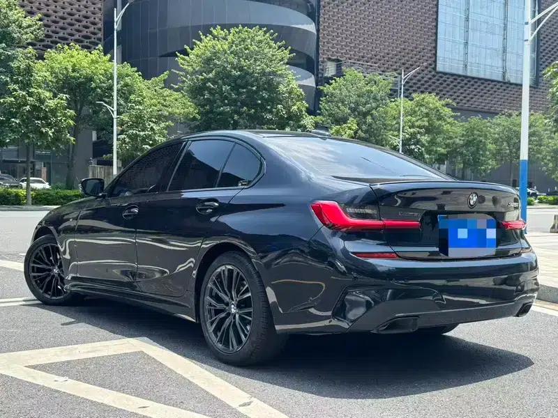2021 BMW 3 Series 325i M Sport Shadow Edition — миниатюра 4