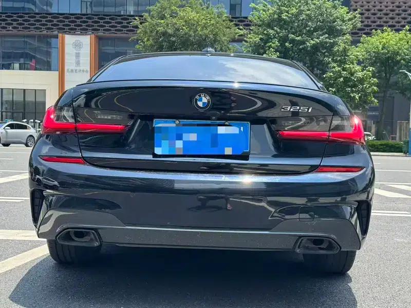 2021 BMW 3 Series 325i M Sport Shadow Edition — миниатюра 5