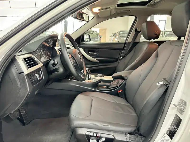 2016 BMW 3 Series 320i Fashion Edition — миниатюра 8
