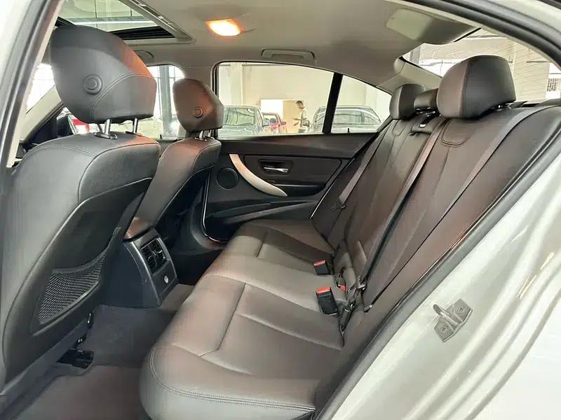 2016 BMW 3 Series 320i Fashion Edition — миниатюра 9