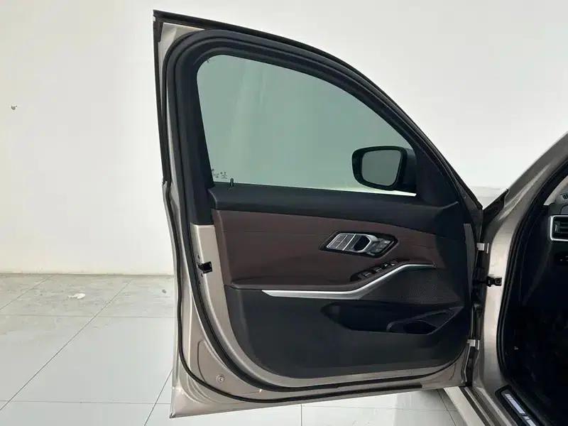 2021 BMW 3 Series 320Li M Sport Package — миниатюра 31