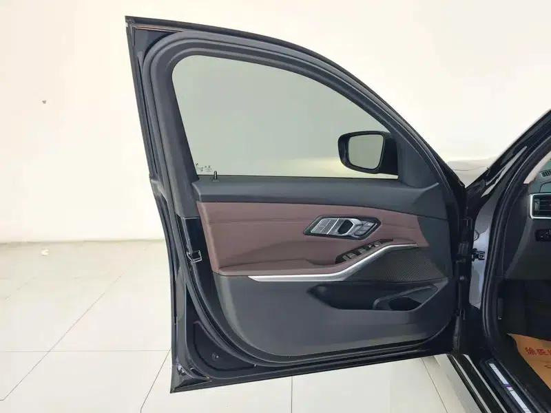 2020 BMW 3 Series 320Li M Sport Package — миниатюра 27