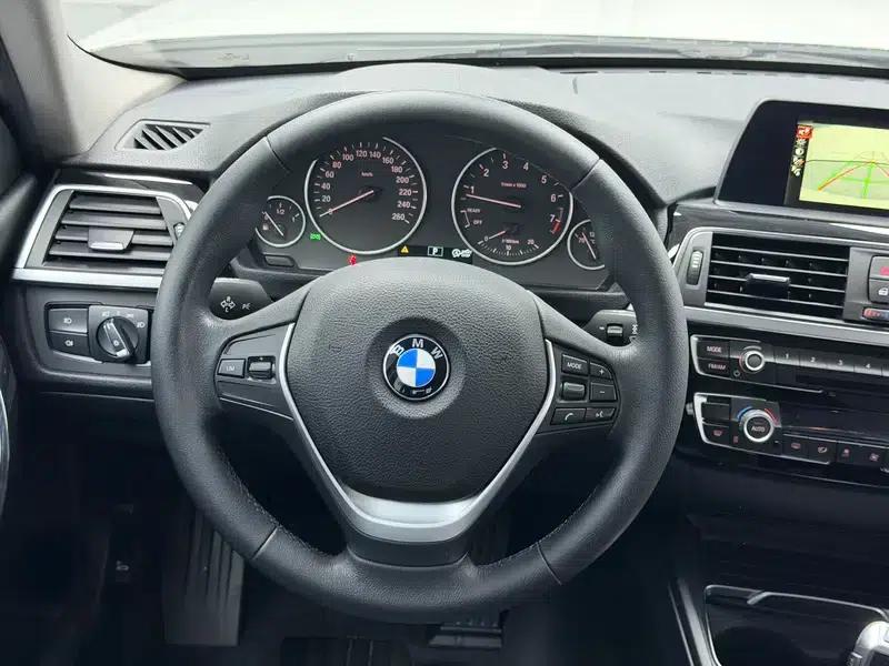 2016 BMW 3 Series 320Li Fashion Edition — миниатюра 11