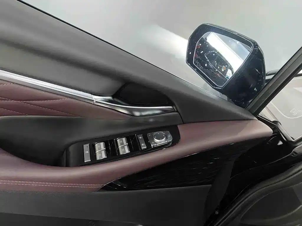 Trumpchi M8 2024 Master Series 400T Premium Edition — миниатюра 26