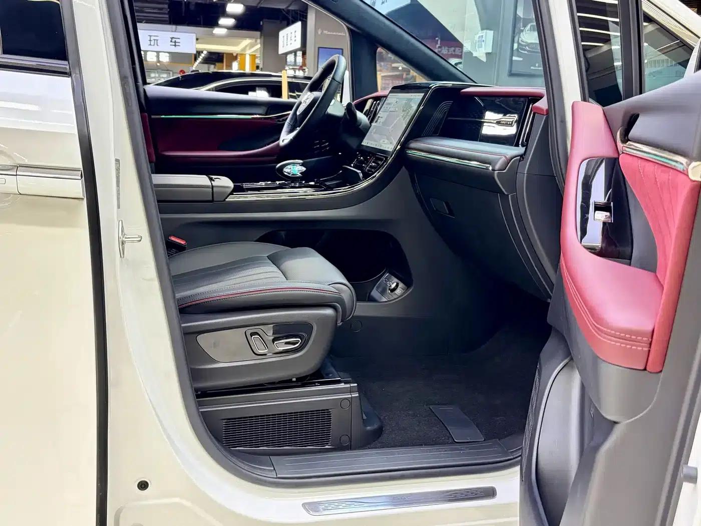 Trumpchi M8 2023 Master Series 400T Supreme Edition — миниатюра 17
