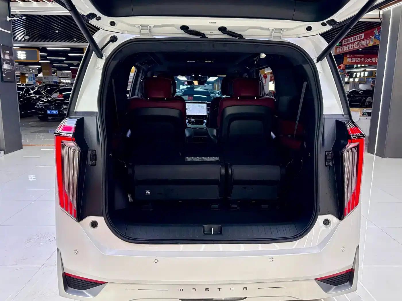 Trumpchi M8 2023 Master Series 400T Supreme Edition — миниатюра 18