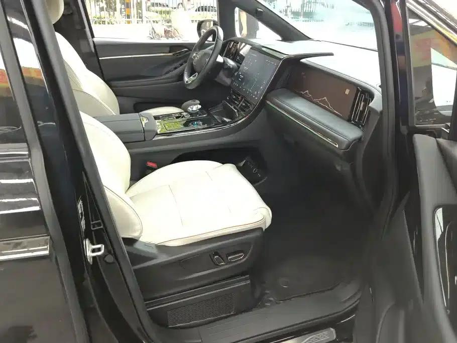 Trumpchi M8 2023 Master Series 400T Flagship Edition — миниатюра 8