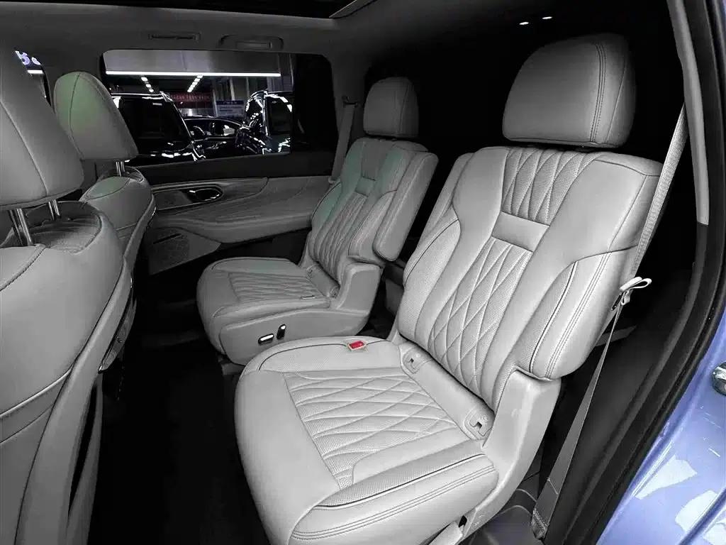 Trumpchi GS8 2022 Hybrid Series 2.0TM 2WD Premium Edition (Six Seats) — миниатюра 30
