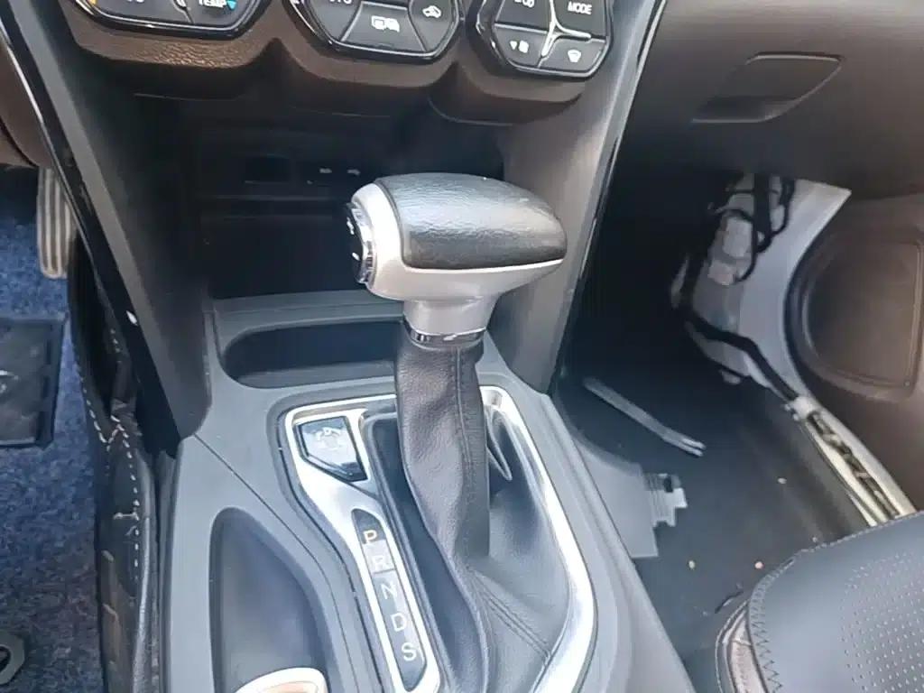 Trumpchi GS4 2017 235T Automatic 2WD Luxury Intelligent Edition — миниатюра 14